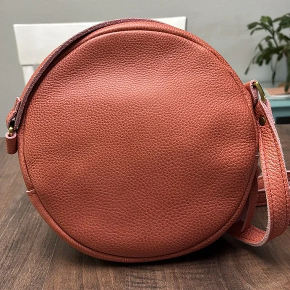 Portland leather large round purse in Watermelon. - Picture 2 of 4